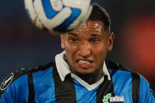 Uruguayan Soccer Player Passes Away After Collapsing During Brazilian Match