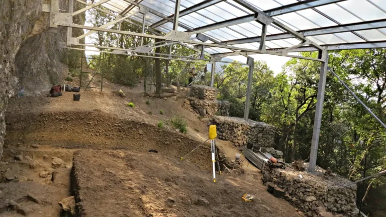 Cave Discovery in France May Explain Neanderthal Disappearance