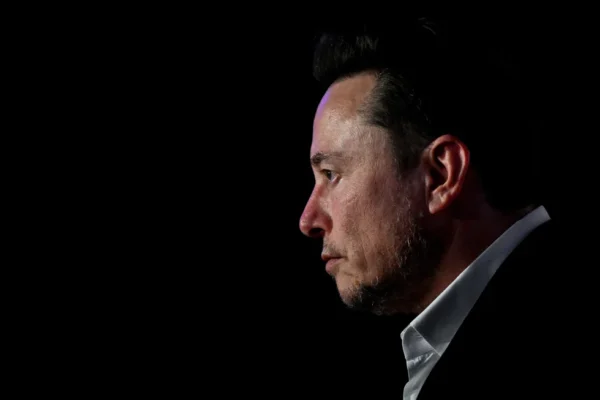 Elon Musk’s X Loses 80% of its Value According to Fidelity Estimates