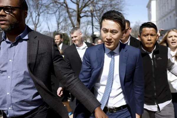 Trump Meets TikTok CEO at Mar-a-Lago Amid Federal Ban Controversy