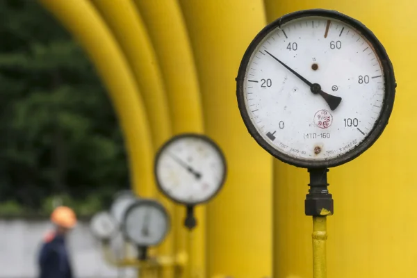 Ukraine Halts Russian Gas Transit to Europe Amid Ongoing Conflict