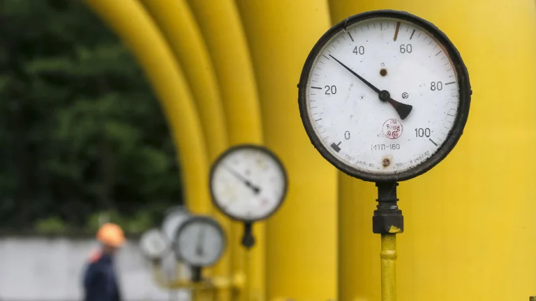 Ukraine Halts Russian Gas Transit to Europe Amid Ongoing Conflict