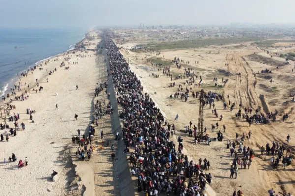 Netanyahu Delays Ceasefire Talks to Confer with Trump